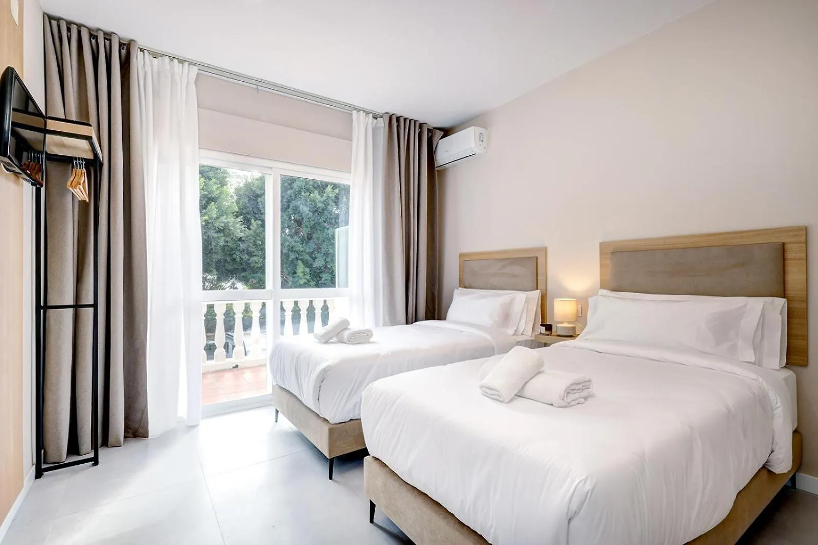 Hostal Puerta Almar Estepona