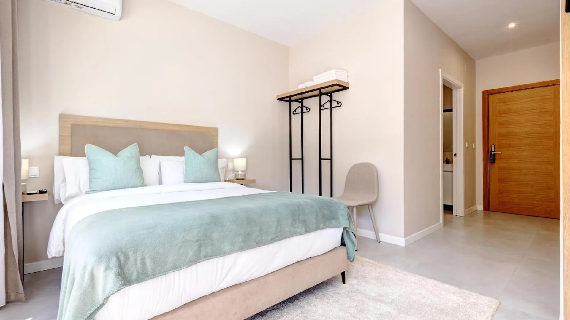 Hostal Puerta Almar Estepona