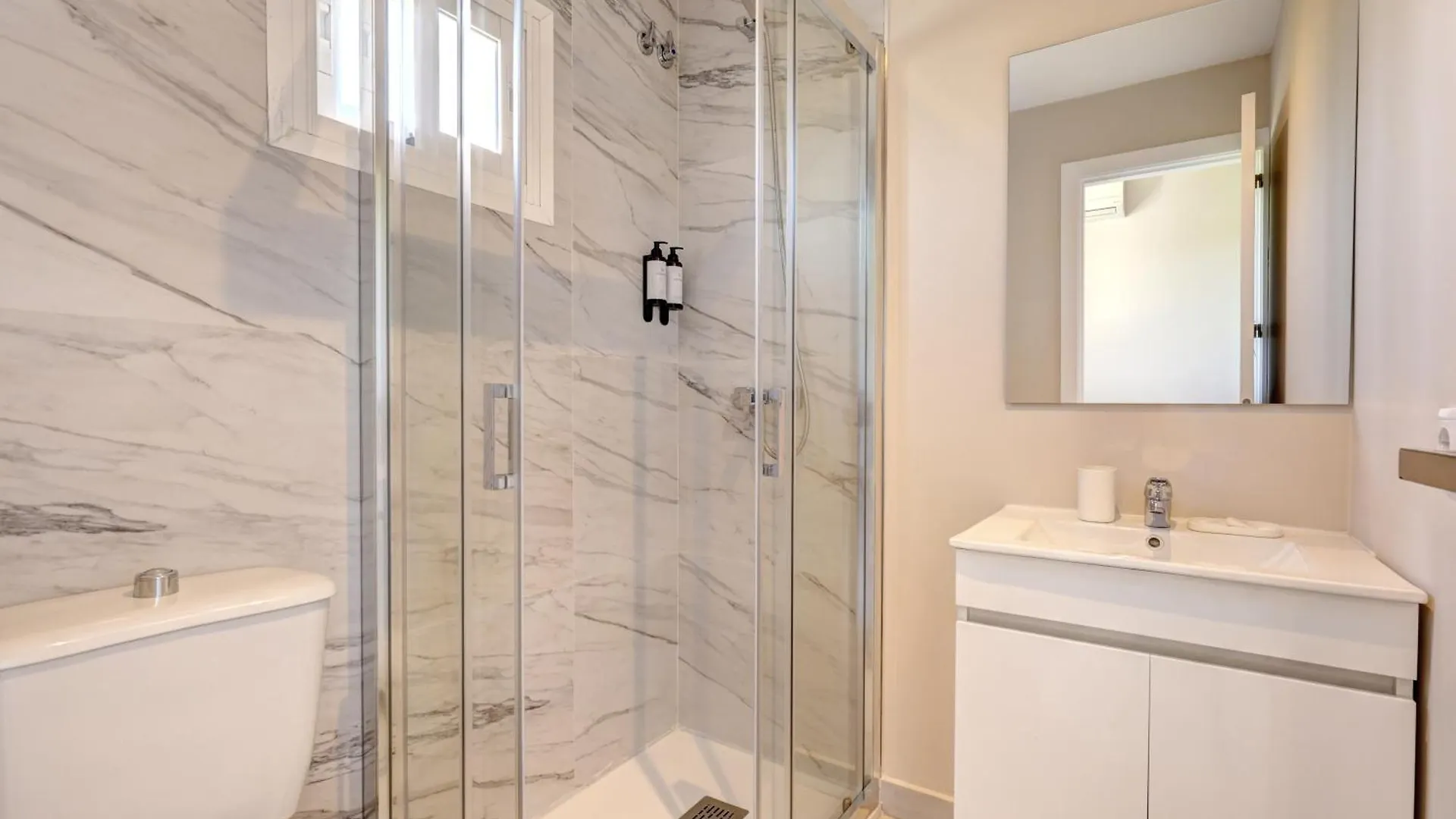 Hostal Puerta Almar Estepona