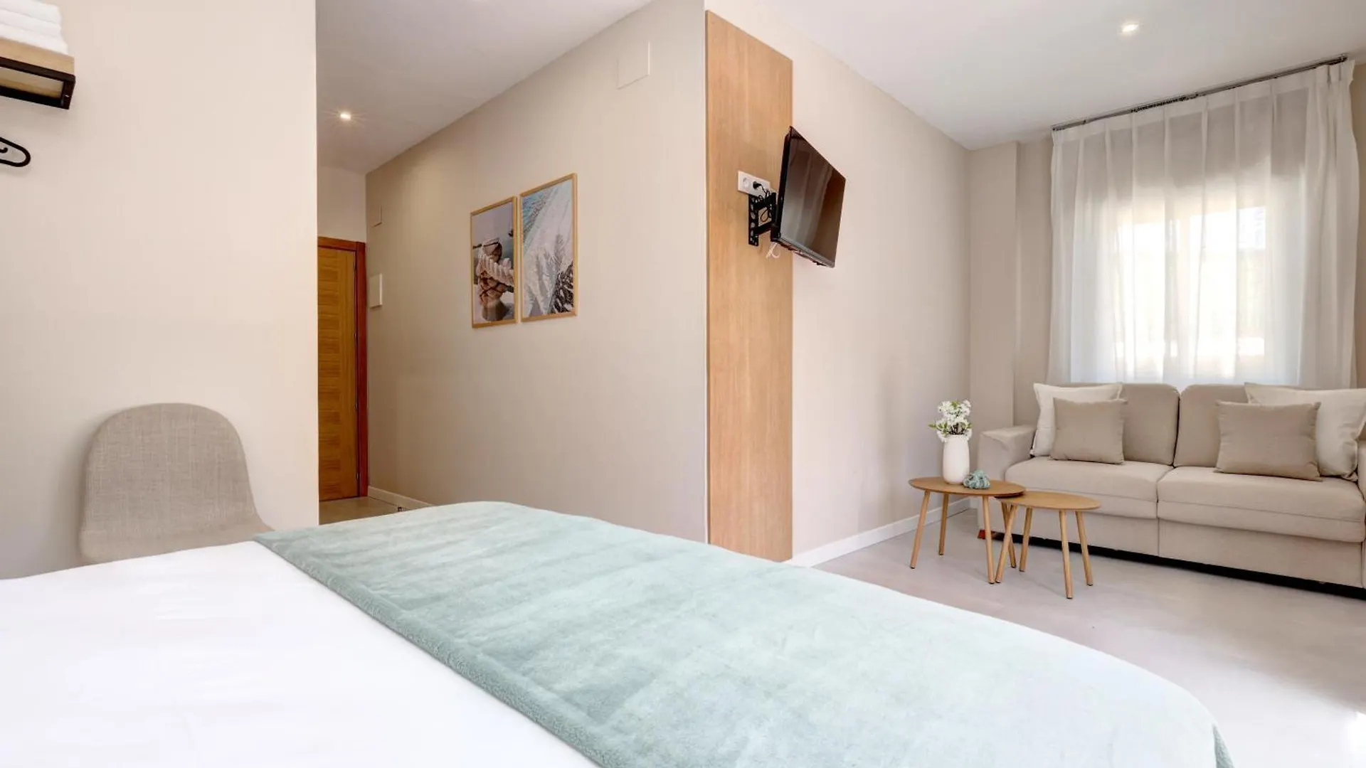 Hostal Puerta Almar Estepona 0*,