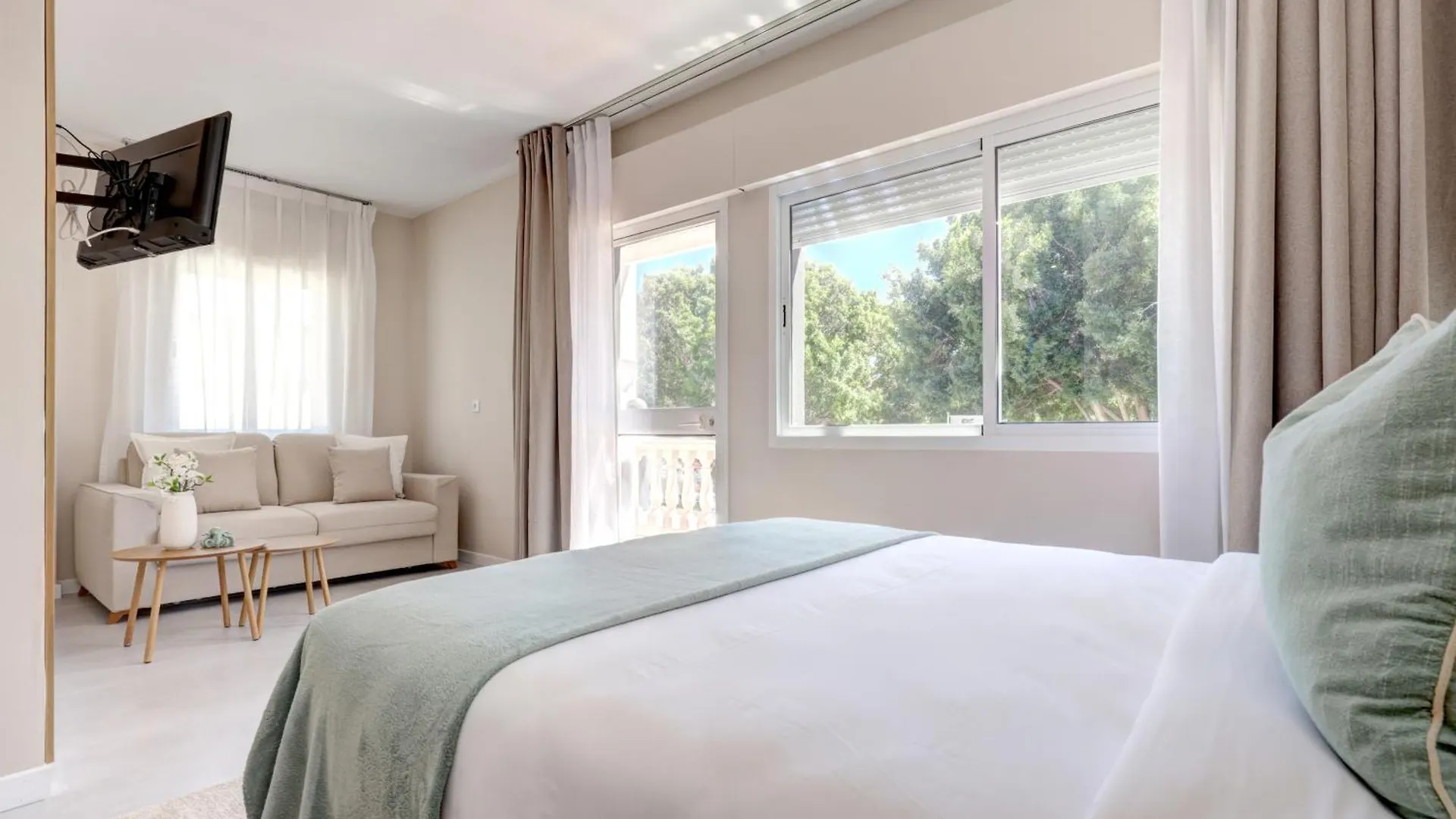 Guest house Hostal Puerta Almar Estepona Spain