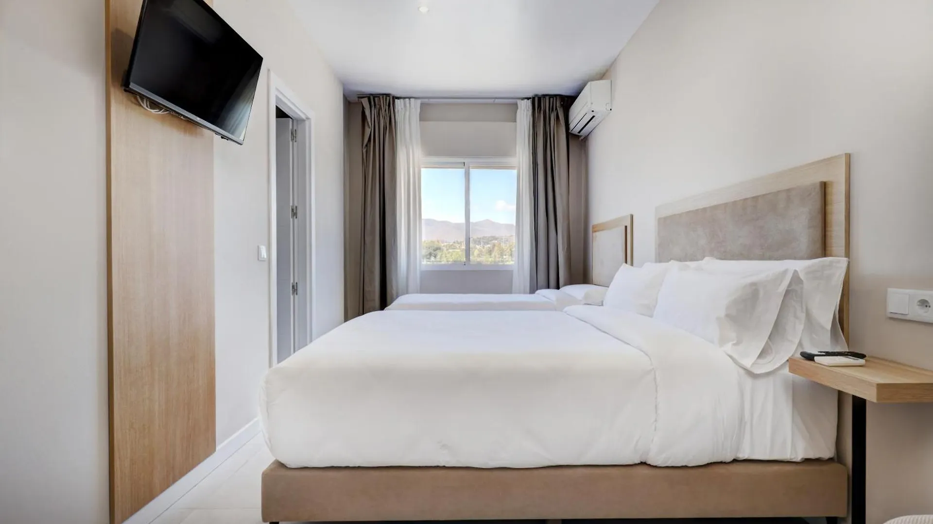 Hostal Puerta Almar Estepona