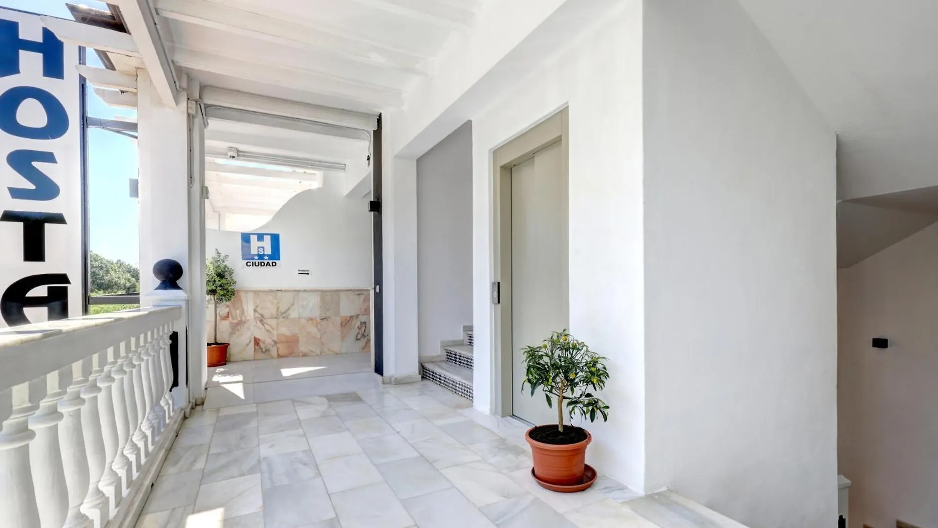 Hostal Puerta Almar Estepona 0*,